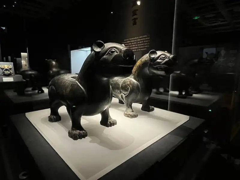 “楚风烈”上海展出，呈现最大楚墓追回的精品文物